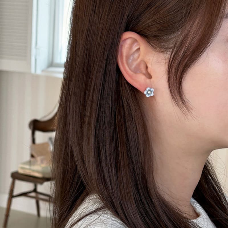 Metamic Ceramic Flower Earring (Baby Blue)