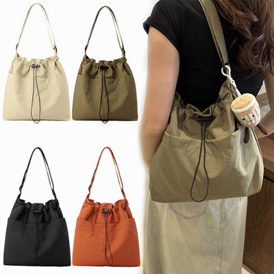 Sac fourre-tout décontracté en nylon pour le voyage Sac à bandoulière à cordon de serrage Sac seau bandoulière grande capacité avec bandoulière réglable