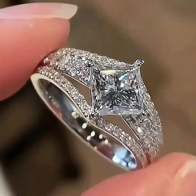 Antragsring für Frauen, Ring im leichten Luxusdesign mit einem Sinn für Mode, elegant besetzt mit glänzendem Zirkon.