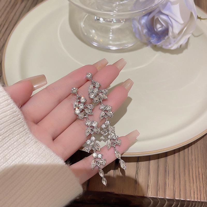 Exquisite Rhinestone Tassel Earrings for Round & Square Faces, High-End, Versatile, Luxurious Slimming Design