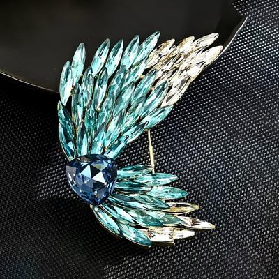 Modische und luxuriöse Engelsflügel-Brosche, Exquisite Gradient-Kristallflügel-Brosche für Damen, Personalisierte Brosche