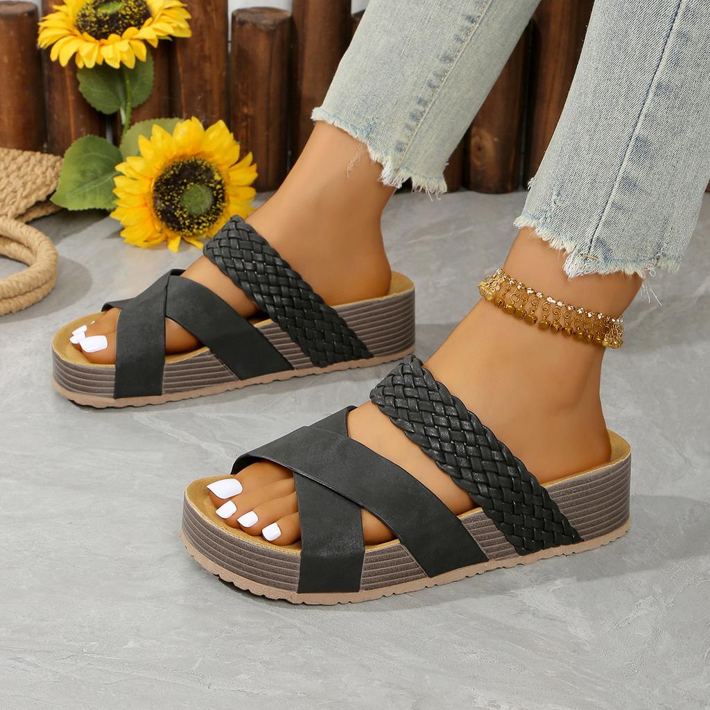 European and American Large Size 2025 New Women's Shoes, Fashionable Beach Platform Women's Slippers, Casual Slope Heel Women's Shoes Tide
