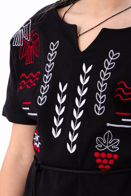 Vyshyvanka (Flickor) – Svart med röd & vit folkbroderi, Sommar, 6439-015-22 HC