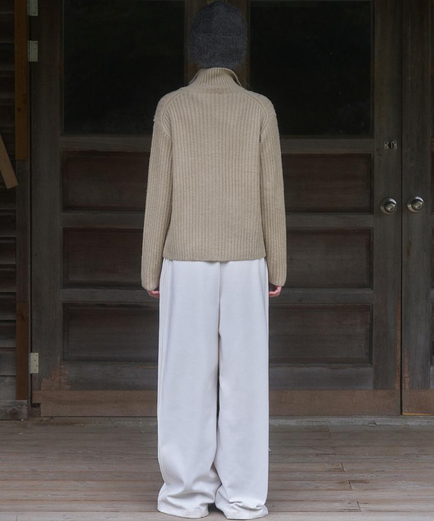 ANDNEEDS Side Pintuck Track Pants (Ivory)
