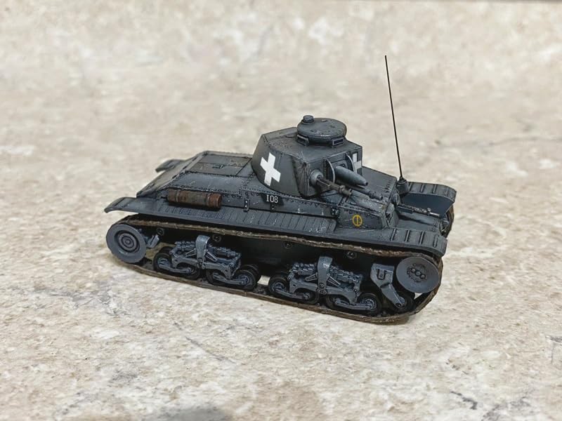 Platz Italeri 1/72 German Light Tank Pz.Kpfw.35(t) Plastic Model Kit IT7084