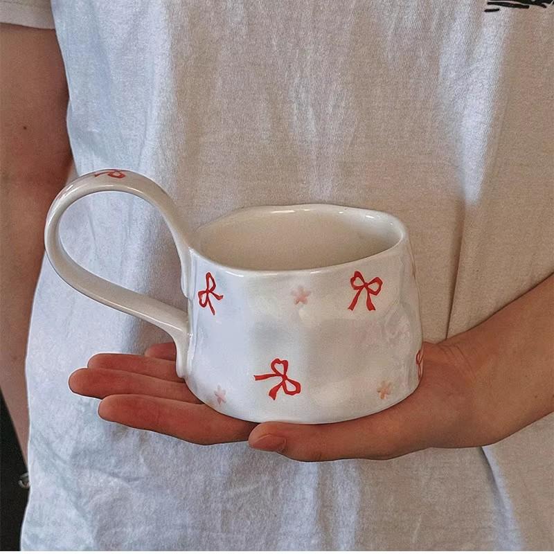 Ručně malovaný květinový keramický šálek, podglazurně barvený šálek na kávu