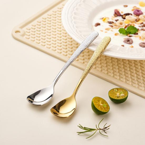 Nerezová lžíce s tepanou texturou Protiskluzová rukojeť Naběračka na polévku Multifunkční kuchyňská lžíce pro restauraci, domácí stolování