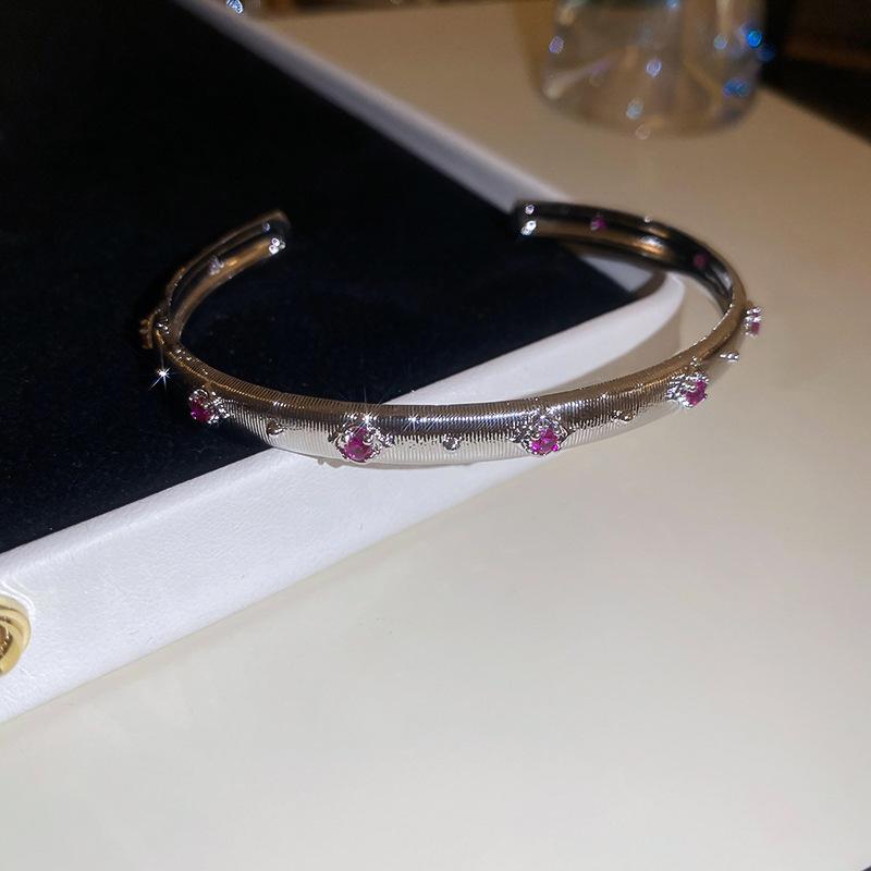 Zircon Round Geometric Flower Bracelet Vintage Style Bracelet Light Luxury High-End Hand Jewelry For Women