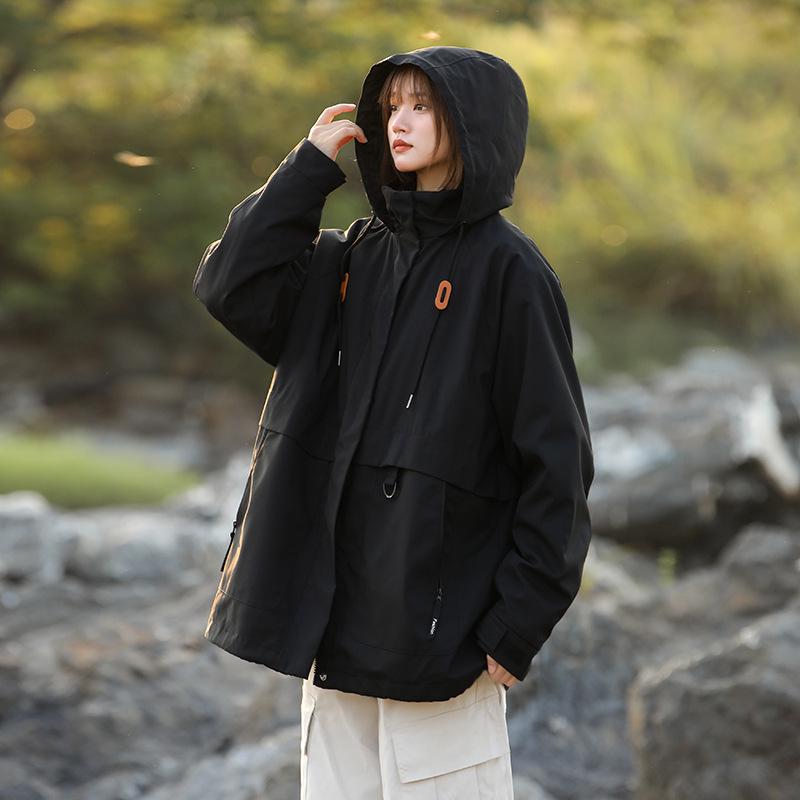 Rose Huang Yimei Větruodolná 3v1 odepínací bunda ve stylu celebrity