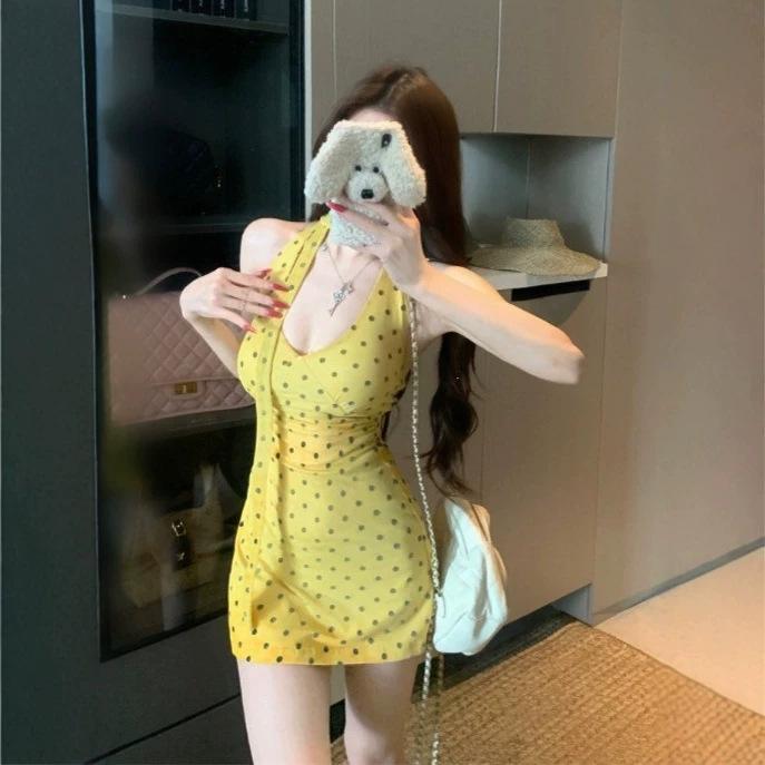 Sweet and Spicy Wind Green Polka Dot Dress Women's Summer V-neck Neck Suspender Skirt Vacation Wind Waist and Thin Short Skirt