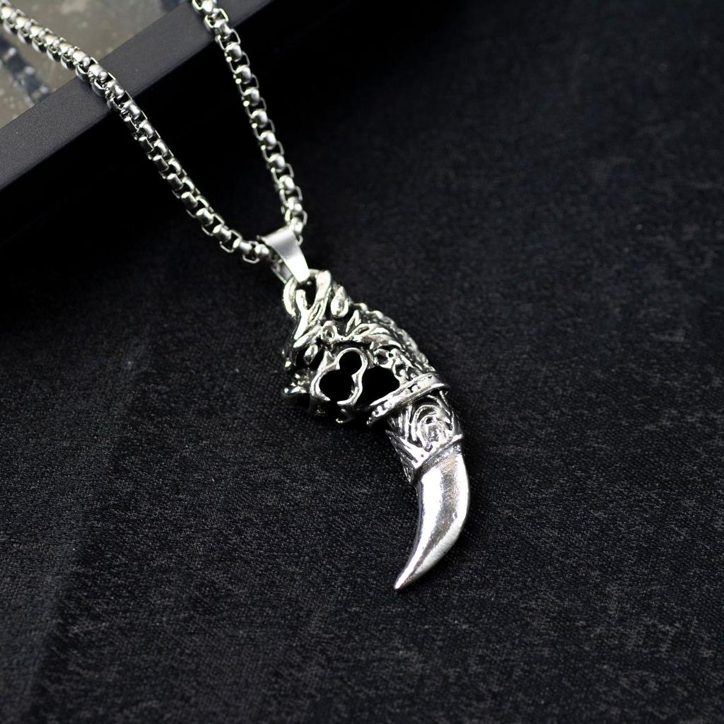 Hip Hop Vintage Wolf Head Metal Sweater Chain Men'S Domineering Wolf Fang Alloy Pendant Titanium Steel Necklace