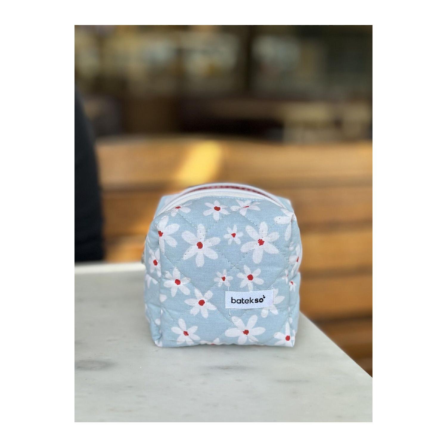 

Light Blue Daisy Pattern Makeup Bag - Small Size чистый