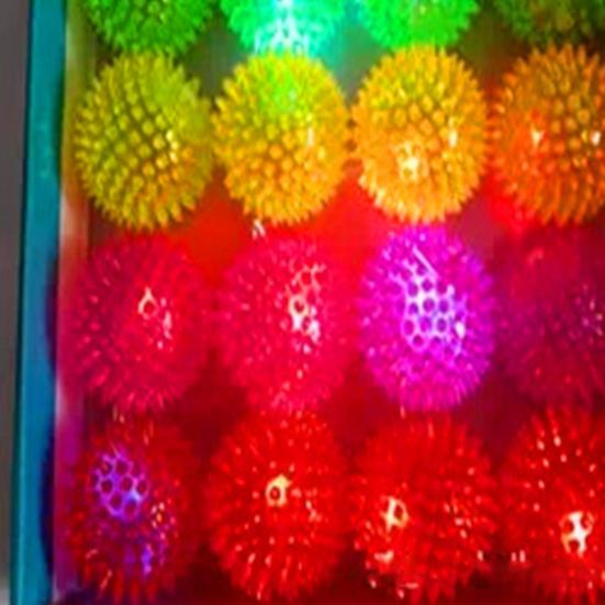 Bouncing Light-Up Ball Spiky Rubber Sensory Toy with Flashing Colors Cat Dog Chewing Toy Teeth Cleaning Thorn Balls