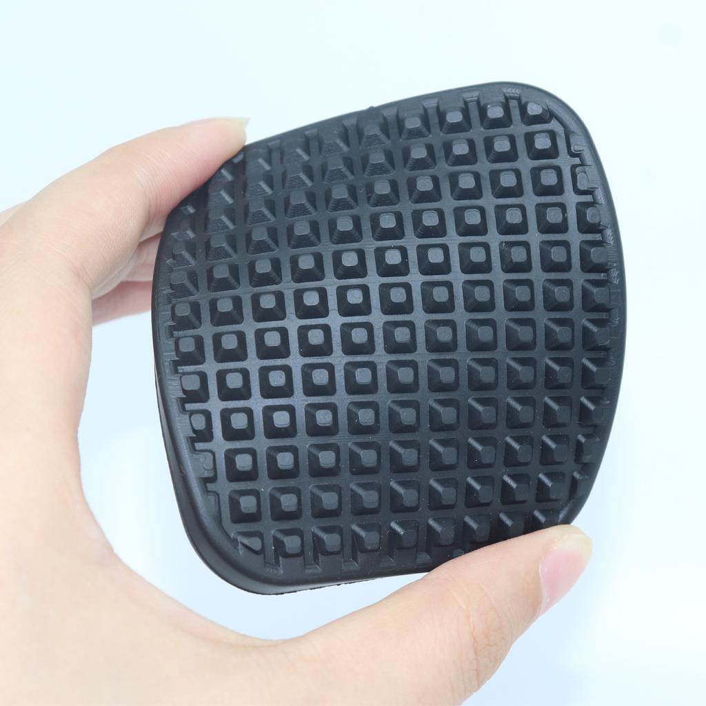 2pcs Clutch Brake Pedal Cover Rubber For Iveco Daily III IV V 2006 2007 2008 2009 2010 2011 2012 2013 2014 Replacement 500342221