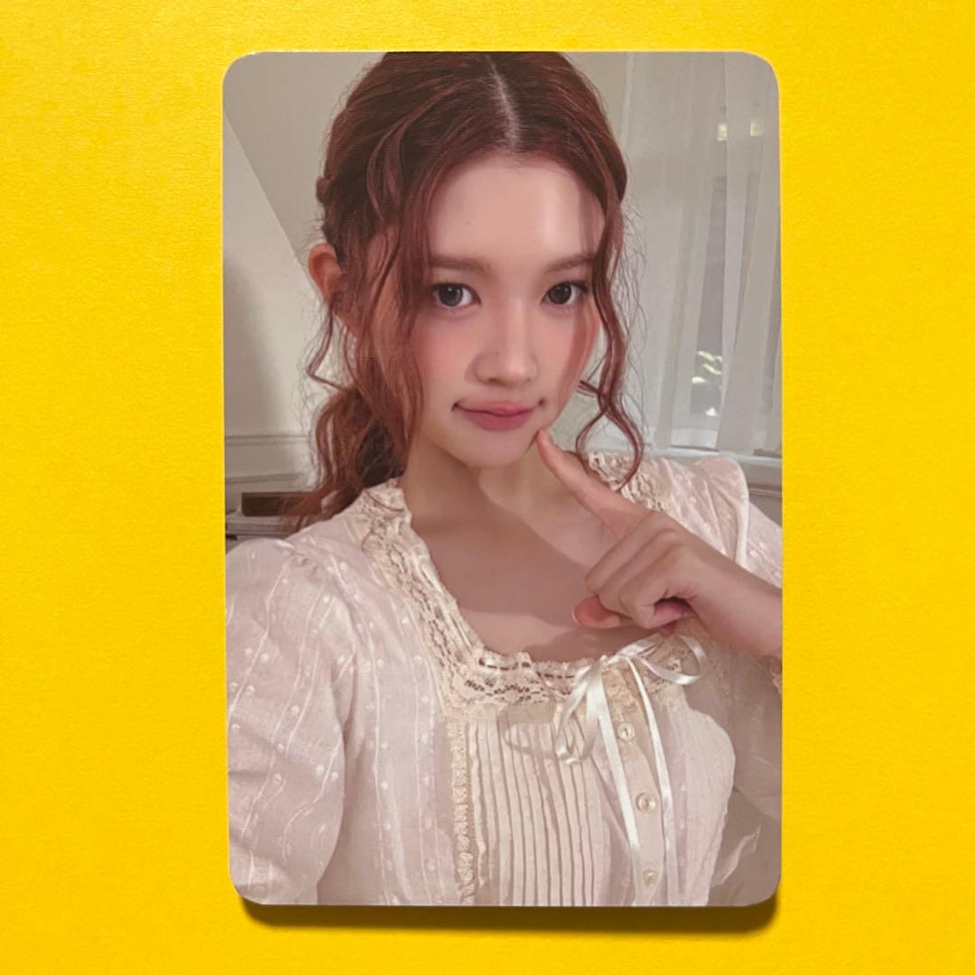 [USED] Hearts2hearts Eina trading card (Season s Greetings, random trading card)