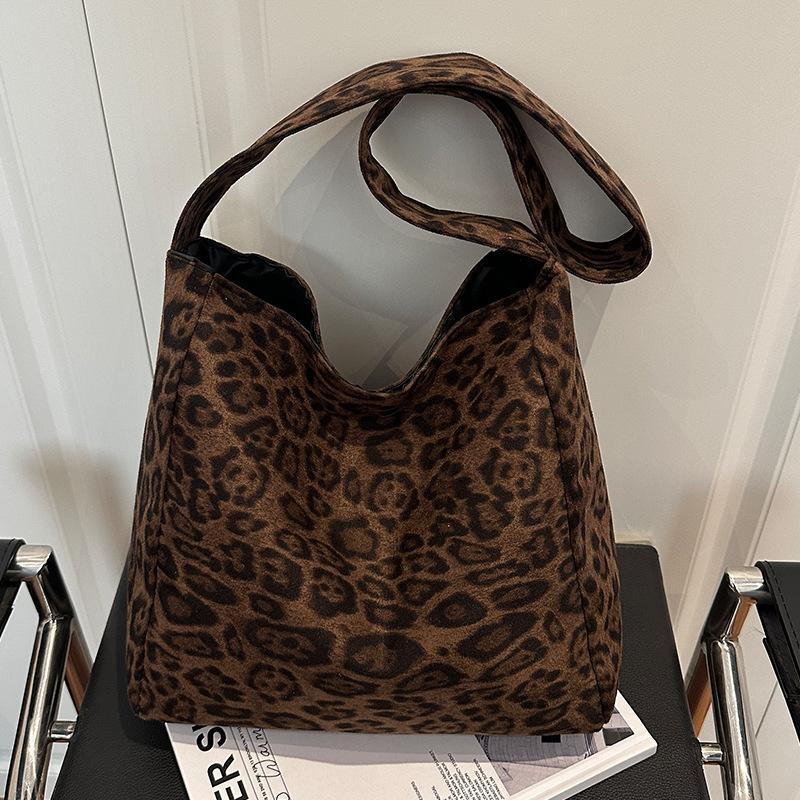 

Large capacity shoulder portable canvas bag, new fashion trendy leopard print messenger bag, niche casual trend tote bag women