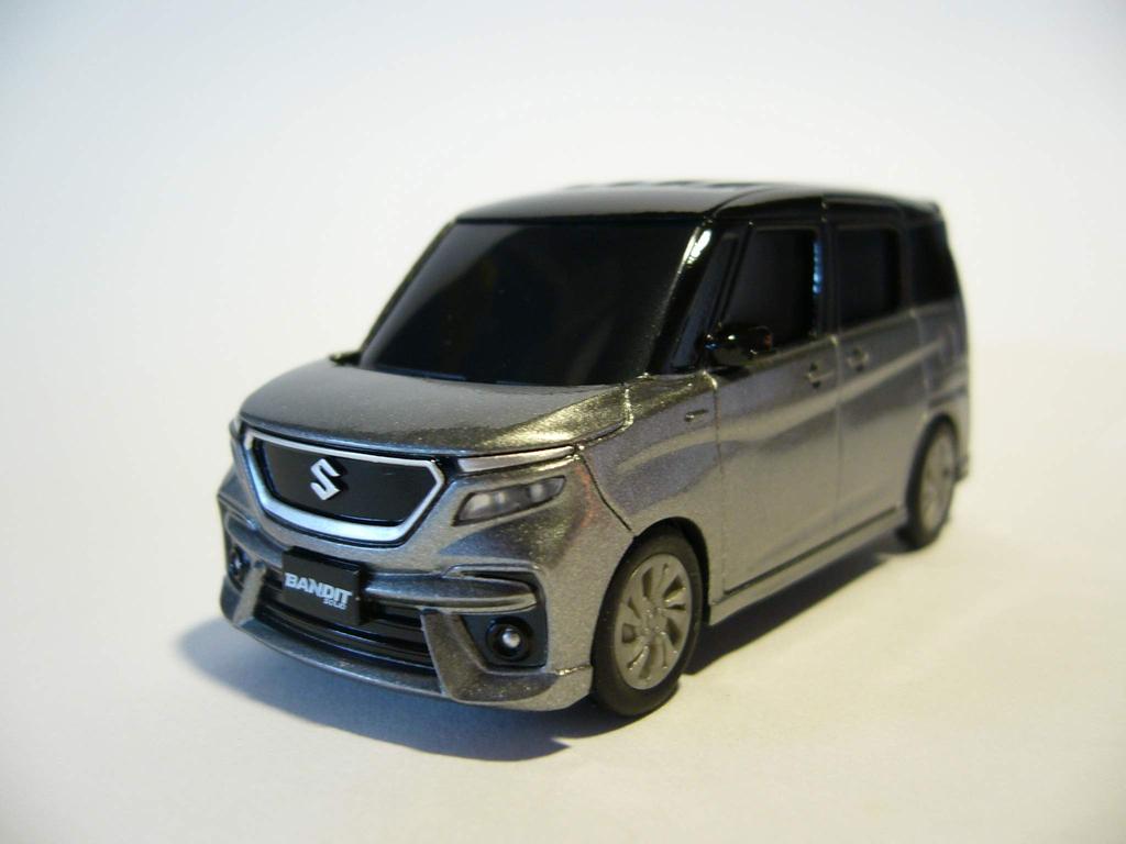 SUZUKI SOLIO Bandit 3rd Generation Miniature Car in Premium Silver Metallic with Black Roof (2020-present) Pull-Back Two-Tone