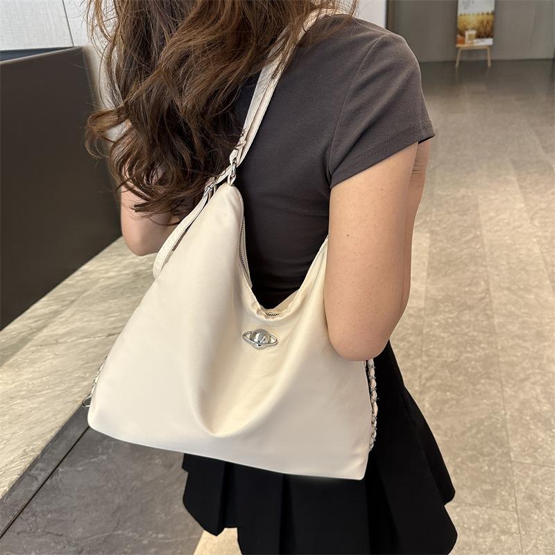 Casual and Fashionable Glossy Bread Bag for Women In Autumn New Chain Large Capacity Single Shoulder Crossbody Bag Handbag for Women