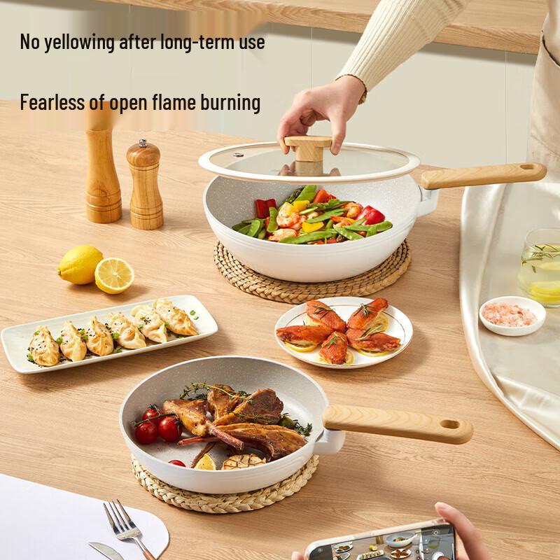 

Chui Da Huang 24cm Non-stick Frying Pan