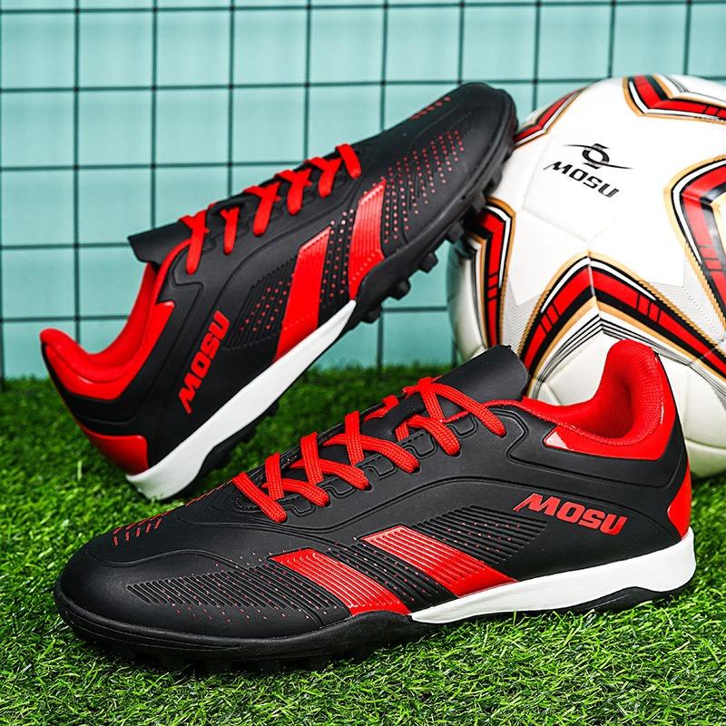 A pair of football shoes for men's low-top children and students with long nails, artificial grass training shoes, broken nails, sports shoes.