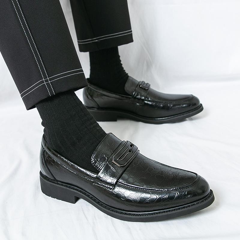 Large size men's foot cover pointed leather shoes fashion dress business casual shoes British style loafers men's shoes