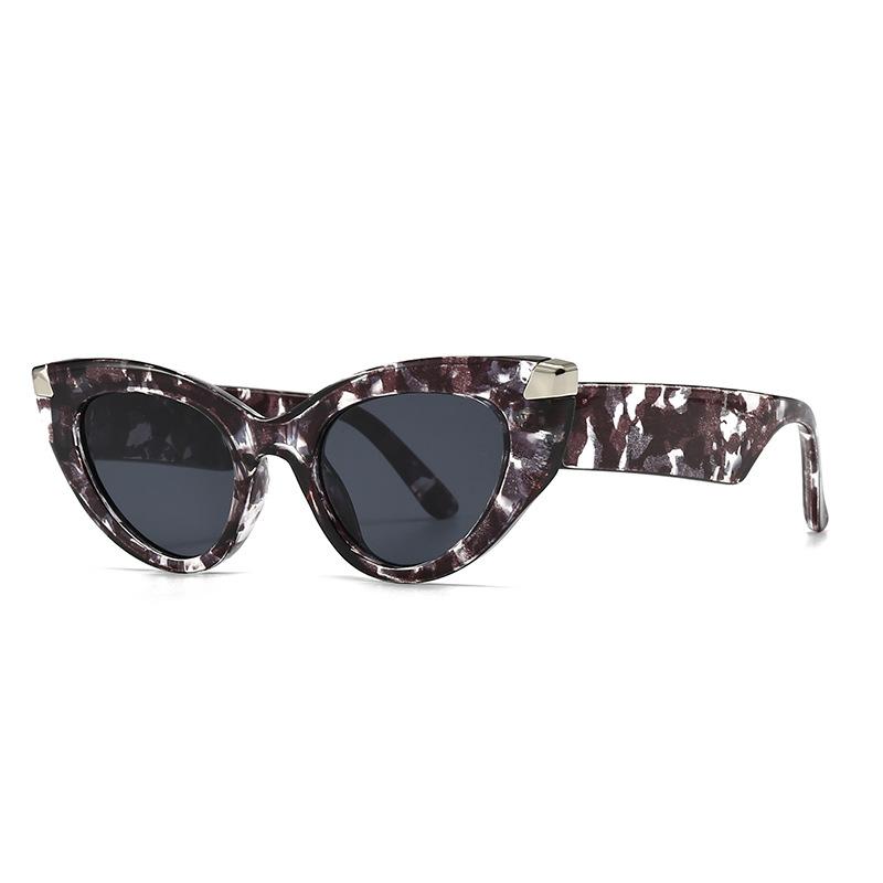 

Fashionable Luxury Designer Vintage Cat Eye Big Frame Sunglasses ladies For Female Sun Glasses Punk Rivet Classic Outdoor Shades UV400
