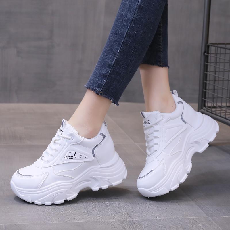Белые женские кроссовки на платформе весна 2024 вулканизированная обувь на толстой подошве со шнуровкой женская дышащая спортивная обувь из искусственной кожи 35 белый 2614₽