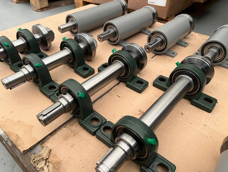 Basic set for circular saw (circular / crosscut) with 30mm mount / left thread / 300mm / based on UCP207 bearings