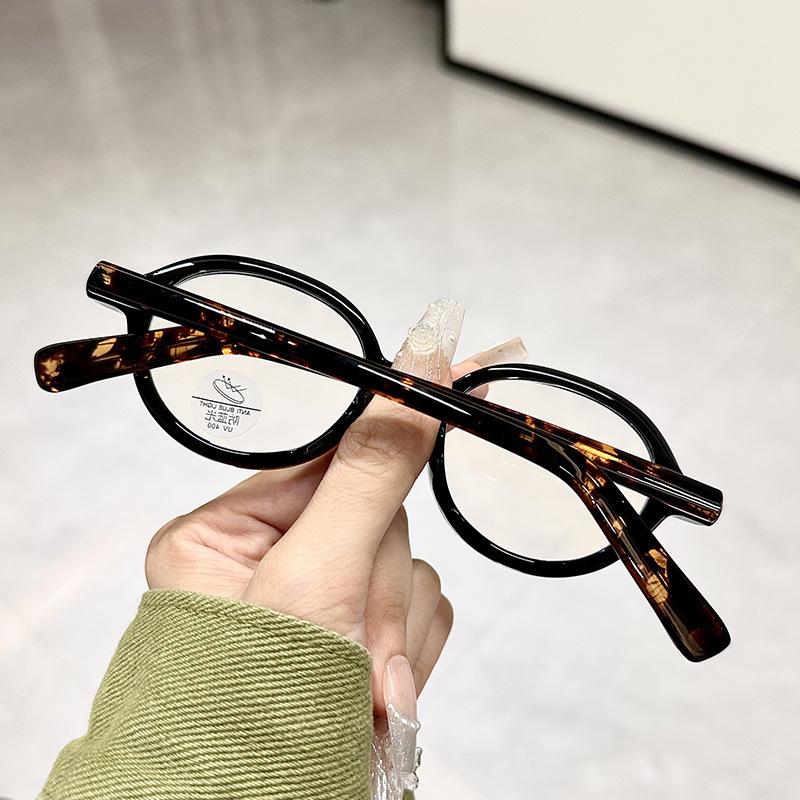 Men Women New Fashion Photochromic Reading Glasses Neutral Retro Oval Frame Anti-Blue Light High Definition Presbyopia Glasses