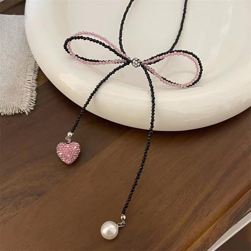 Elegantní černý a růžový korálkový náhrdelník na klíční kost s perlou lásky a krajkovou mašlí pro ženy