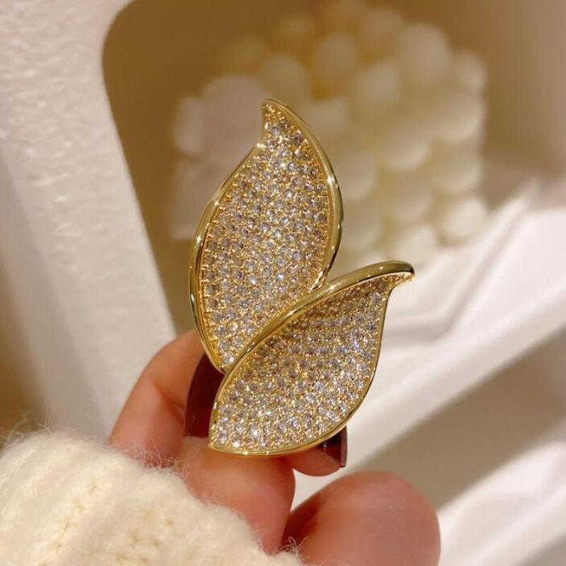 1Pc Exquisite and Elegant Leaf Brooch Pin Beautiful Jewelry Accessories Party Daily Clothing Bag Decoration Souvenir Gift