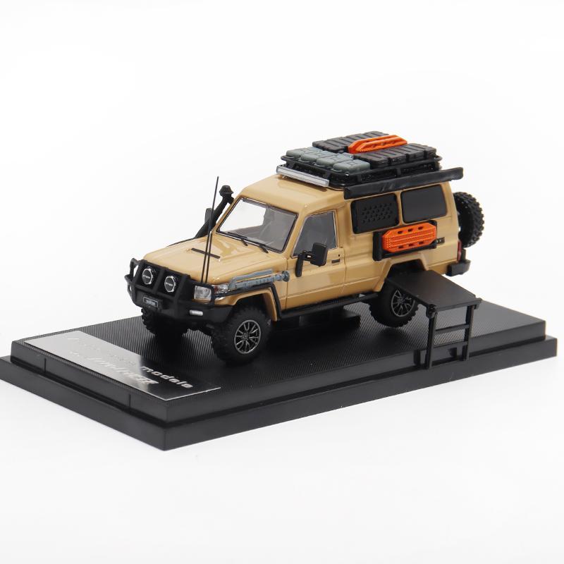 Toyota Land Cruiser LC78 1:64 Land cruiser J70 personnel carrier diecast alloy car model, collection ornament, adult decoration.