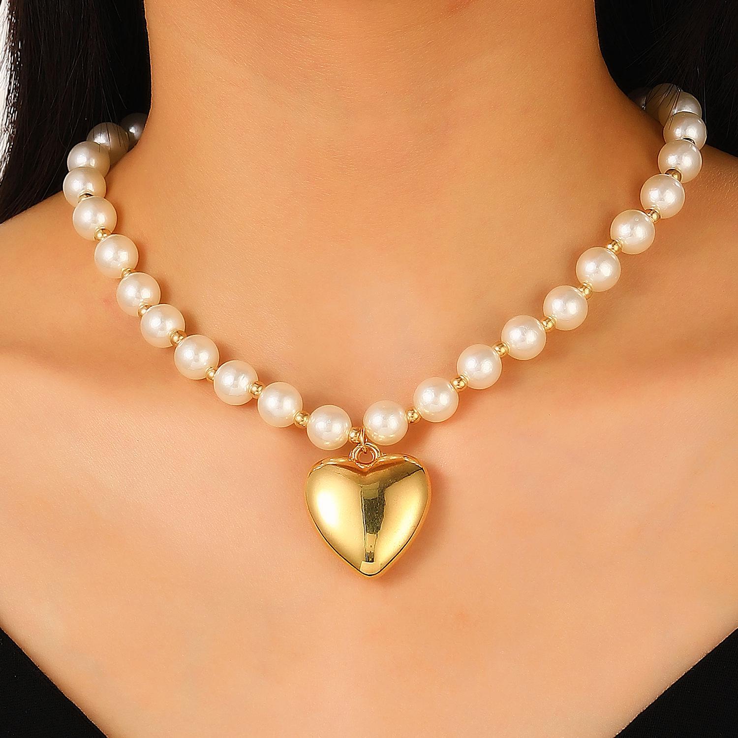 

Punk-Style Large Bead Heart Necklace: Unique, Detachable & Bold Design