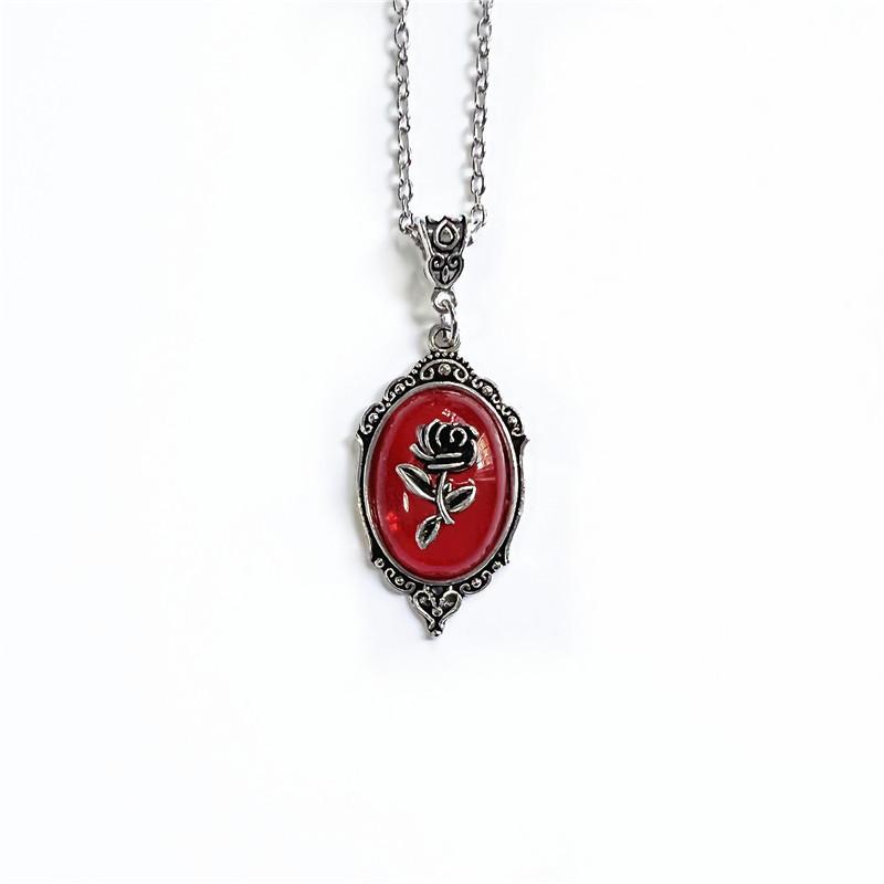 Fashion Retro Metal Geometry Glass Court Relief Rose Flower Heart Pendant Necklace for Women Punk Charm Jewelry Accessory Gifts
