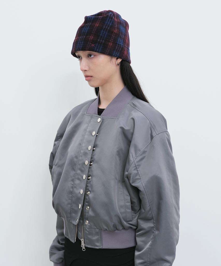 Yunse Hatch Embroidered Beanie (Burgundy Check)