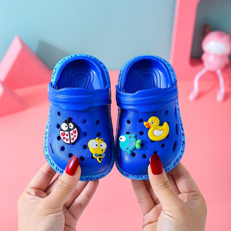 Children's Summer Slippers, Closed-Toe Cartoon Hole Sandals, Anti-Slip Indoor Home Shoes for Infants and Toddlers, Soft-Soled Sandals.