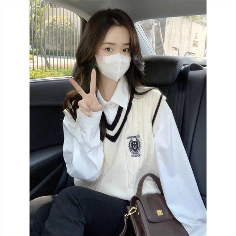 

Вязаный жилет в корейском стиле: Осень/Зима Свободный V-образный вырез, Дизайн с университетской эмблемой, Большой размер Extra Large