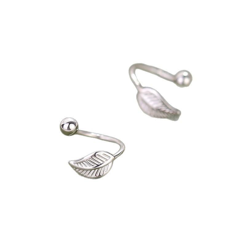 Fresh and Light New Style Leaf-shaped Round Pearl Earrings for Women, with A Retro and Unique Style for The Niche Market. Spiral Screws Type Earrings.