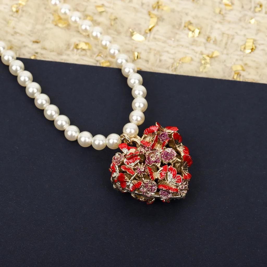 2024 Latest Hot Brand Trend Women's Necklace Luxury Jewelry For Women Fashion Heart Designer Pendant Pearls Lady Party Necklace