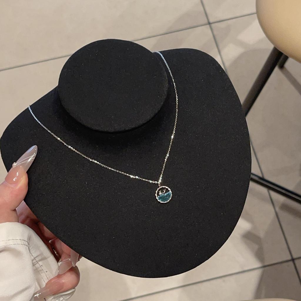 Exquisite S925 Sterling Silver Blue Whale Circle Necklace - Niche Design, Cold Fashion, Women's Clavicle Chain.