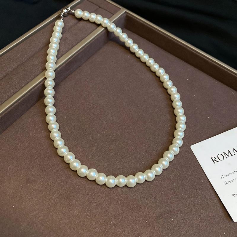 Xu I dazzling Zhao Ruth with the same glass pearl necklace sweater chain temperament niche necklace women