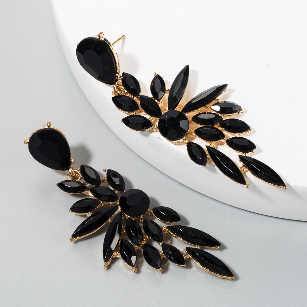 Fashionable Earrings with Shiny Long-winged Earrings That Exude An Exaggerated Party Vibe and Eye-catching Pendant-style Earrings