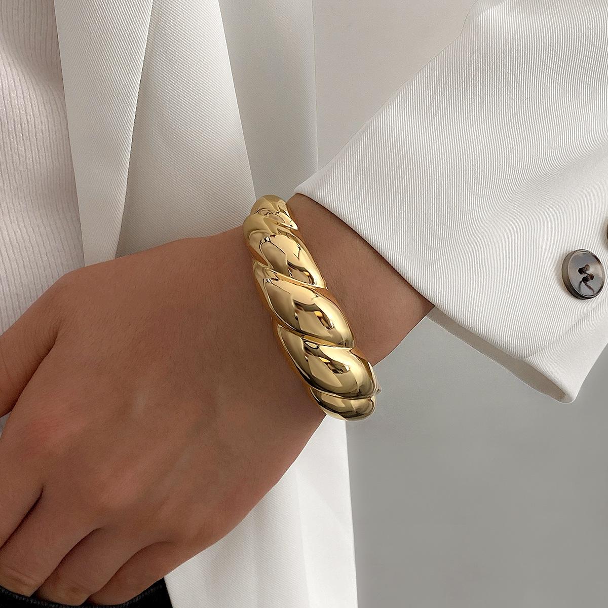 

Punk Irregular Wide Cuff Chunky Bangle for Women Vintage Smooth Gold Color Geometric Bangle New Trendy Exaggerated Jewelry Gifts