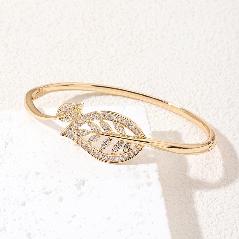 Elegant Leaf Diamond Women's Bracelet - High-End Open Design Jewelry