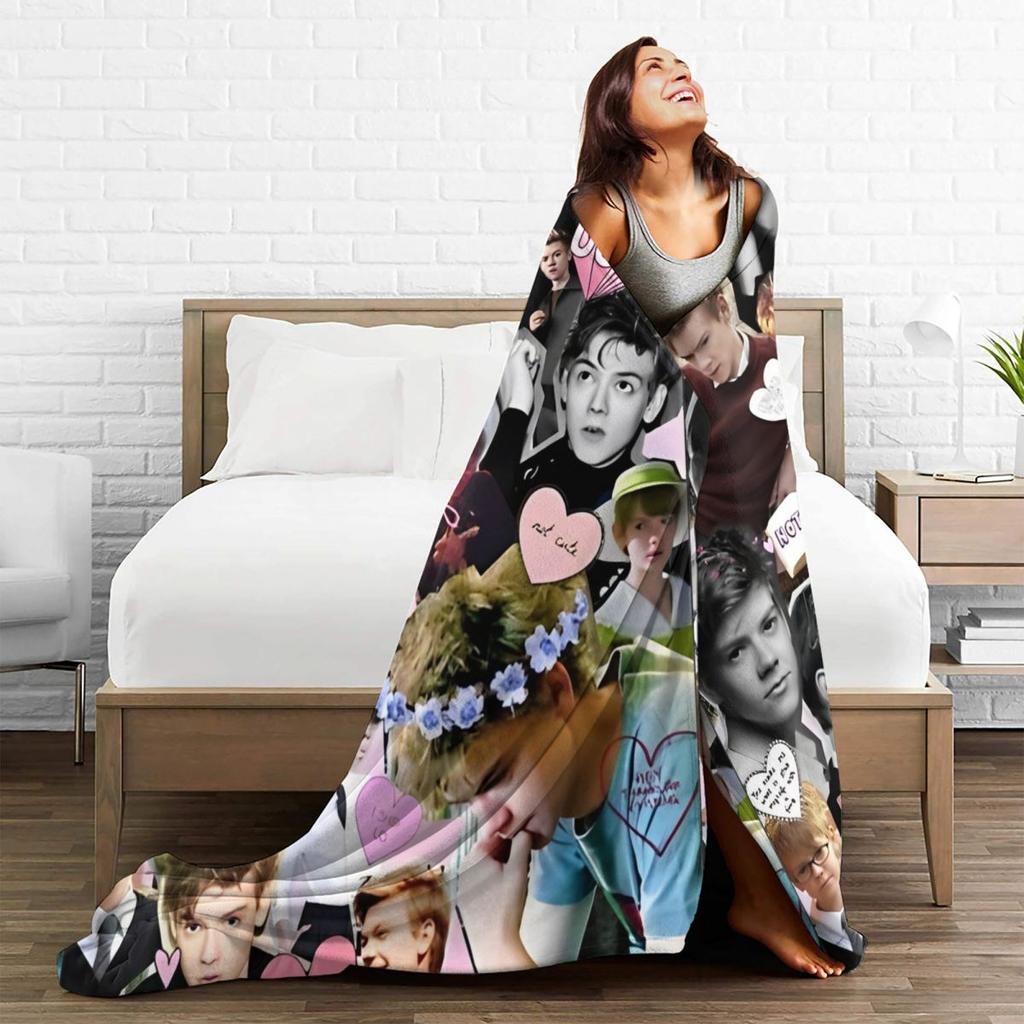Thomas Brodie Sangster Collage Knitted Blankets Fleece Throw Blankets Home Couch Portable Lightweight Bedsprea