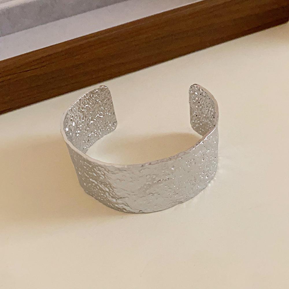 European and American Simple Bracelets, Arm Rings, Niche Cold Wind Temperament Bracelets, High-end Sense and Versatile Jewelry.