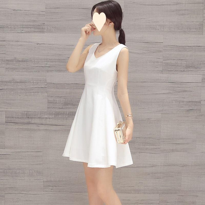 The new skirt is fashionable, sexy and thin, small white dress, small fresh women's clothing.