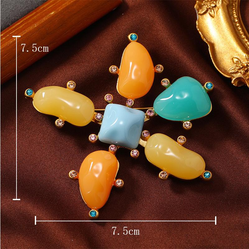 

SKEDS Classic Retro Women Men Multi-style Rhinestone Round Badges Brooch Fashion Elegant Lady Luxury Enamel Crystal Pin Buckles