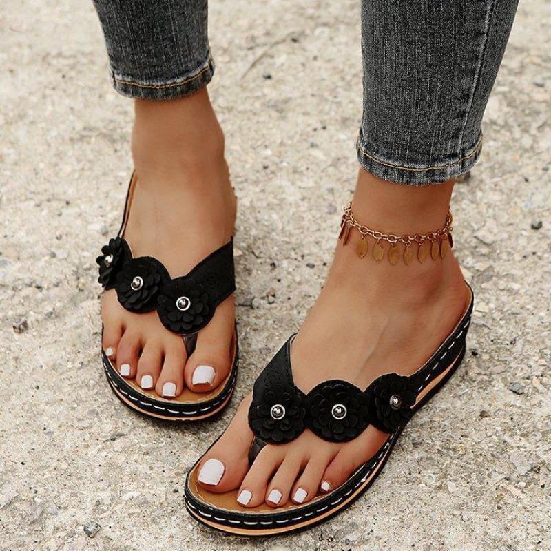 2026 Summer New Flower Thick Bottom Pinch Toe Cool Drag Beach Herringbone Soft Bottom Casual Comfortable Women's Sandals