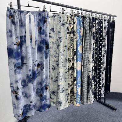 Pijamale Florale din Bumbac și Mătase pentru Femei - Mărime Mare, Vară, Ușoare, de Purtat Afară, cu Picioare Dreapte, Croială Largă